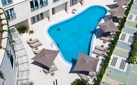 Lux Pool Suite